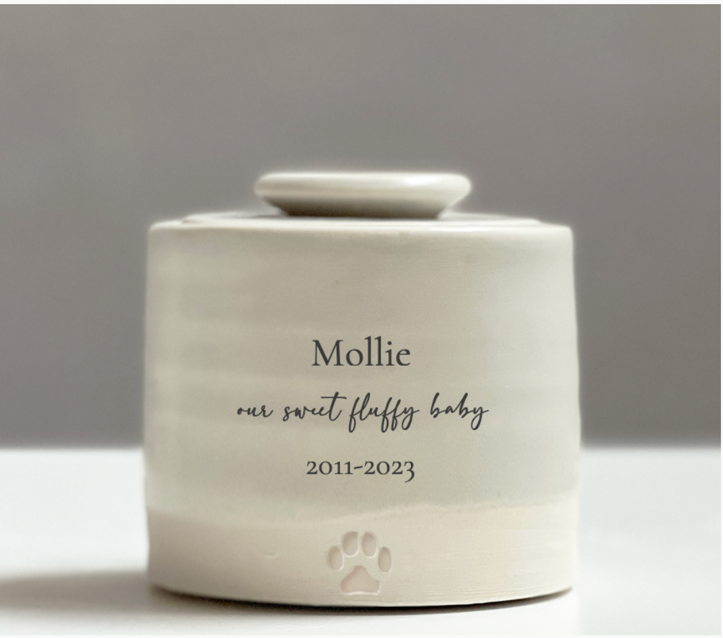 Small Size Urn. Pet Urn